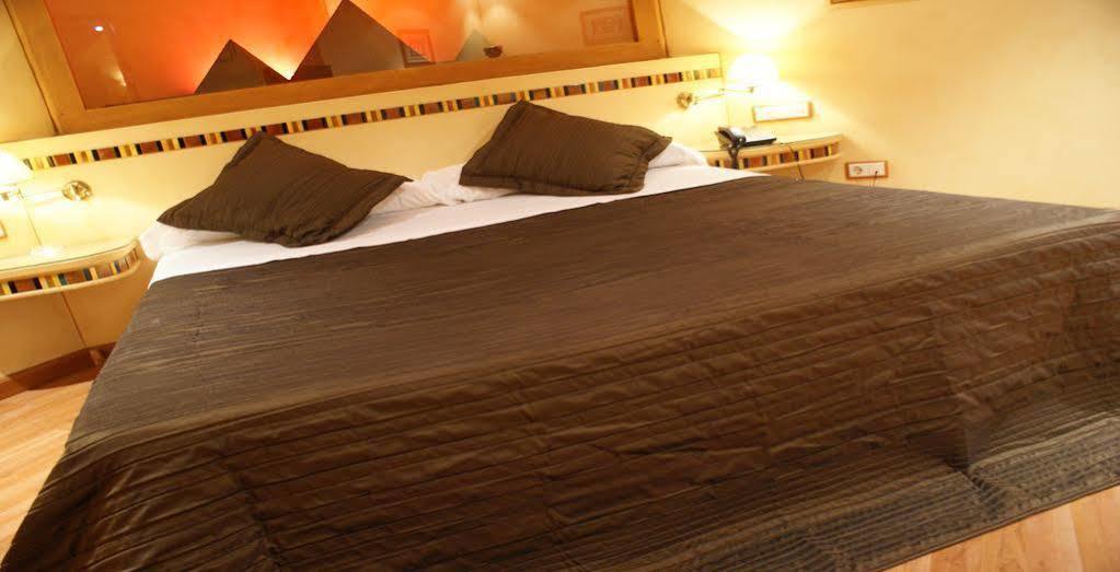 Hotel Alkalat Alcalá de Guadaira Esterno foto