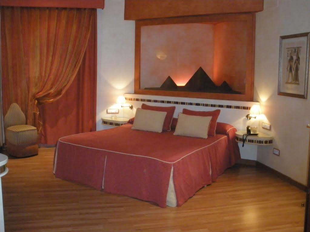 Hotel Alkalat Alcalá de Guadaira Esterno foto
